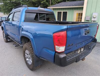 2017 Toyota Tacoma SR5 V6   - Photo 2 - St. Johnsbury, VT 05819