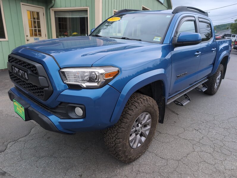 2017 Toyota Tacoma SR5 V6   - Photo 1 - St. Johnsbury, VT 05819