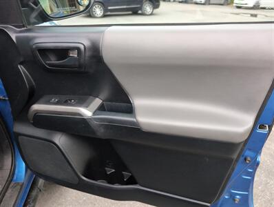 2017 Toyota Tacoma SR5 V6   - Photo 26 - St. Johnsbury, VT 05819