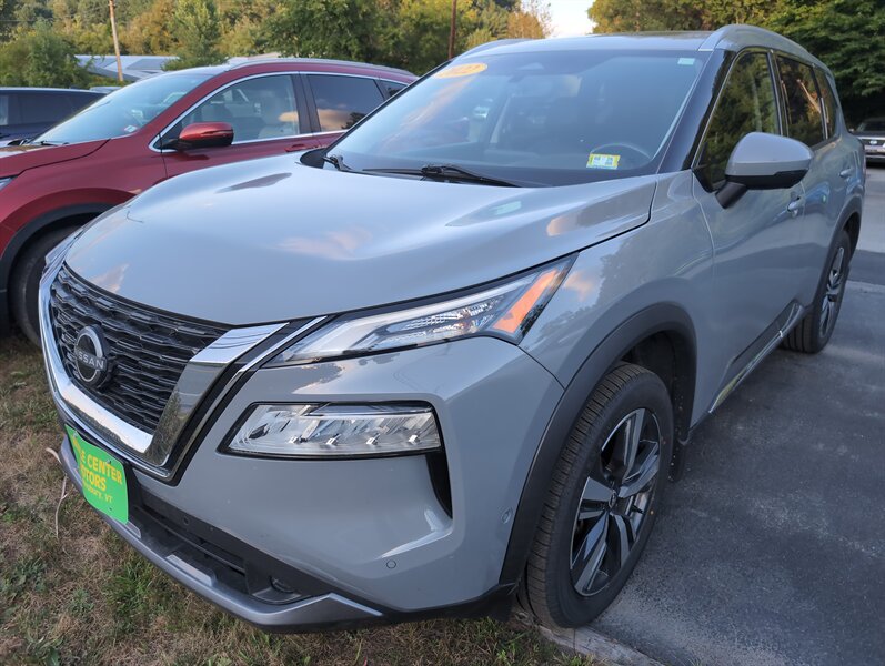 2022 Nissan Rogue SL  