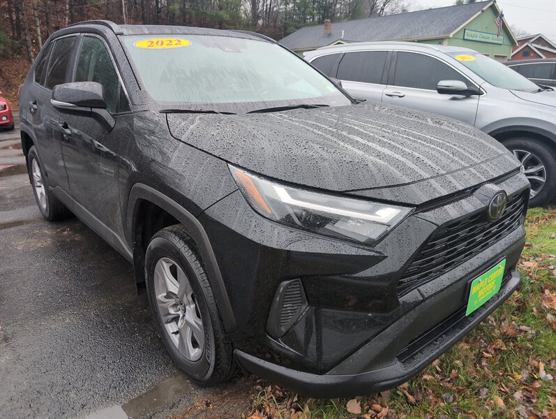 2022 Toyota RAV4 XLE photo 4