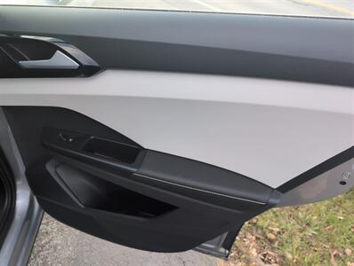 2025 Volkswagen Taos S 4Motion   - Photo 13 - St. Johnsbury, VT 05819