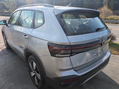 2025 Volkswagen Taos S 4Motion   - Photo 2 - St. Johnsbury, VT 05819