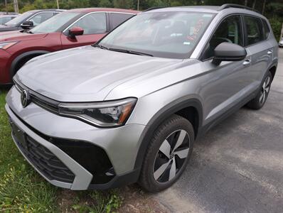 2025 Volkswagen Taos S 4Motion   - Photo 1 - St. Johnsbury, VT 05819