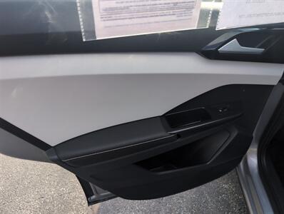 2025 Volkswagen Taos S 4Motion   - Photo 9 - St. Johnsbury, VT 05819