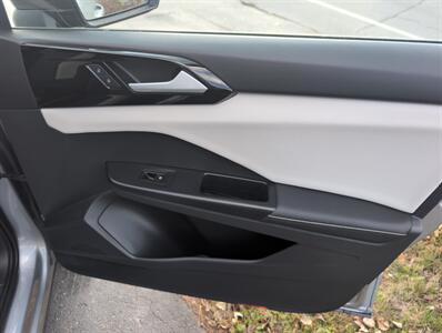 2025 Volkswagen Taos S 4Motion   - Photo 15 - St. Johnsbury, VT 05819