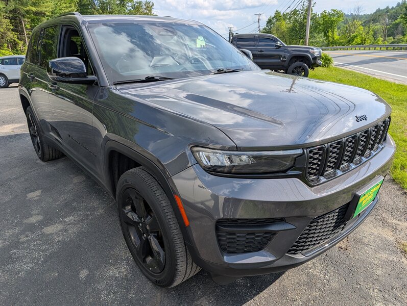 2023 Jeep Grand Cherokee Laredo   - Photo 1 - St. Johnsbury, VT 05819