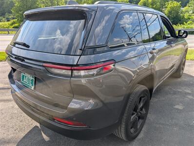 2023 Jeep Grand Cherokee Laredo - Photo 3 - St. Johnsbury, VT 05819