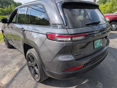 2023 Jeep Grand Cherokee Laredo - Photo 2 - St. Johnsbury, VT 05819