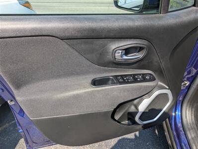 2021 Jeep Renegade Latitude   - Photo 5 - St. Johnsbury, VT 05819