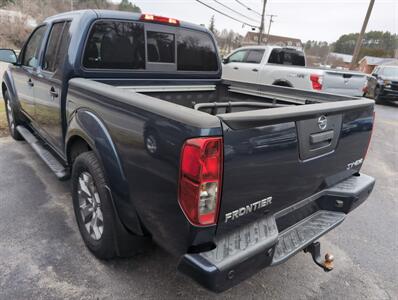 2021 Nissan Frontier SV   - Photo 2 - St. Johnsbury, VT 05819