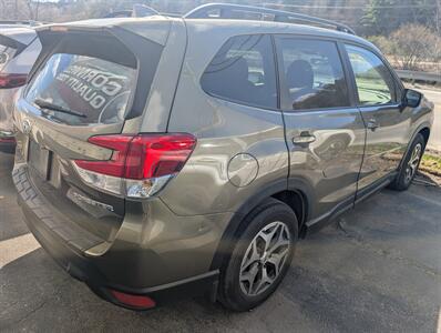 2023 Subaru Forester Premium   - Photo 2 - St. Johnsbury, VT 05819