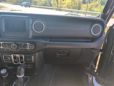 2019 Jeep Wrangler Unlimited Sahara   - Photo 17 - St. Johnsbury, VT 05819