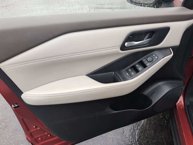 2022 Nissan Rogue SV photo 4