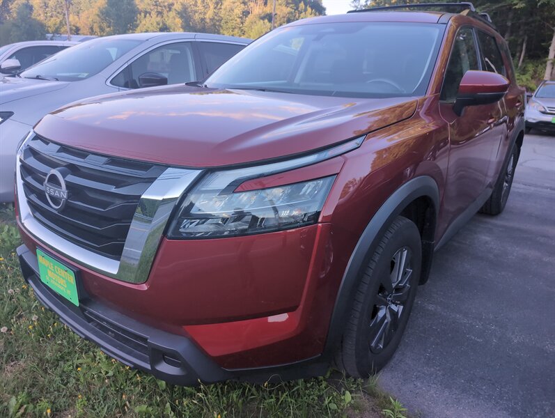 2023 Nissan Pathfinder SV  