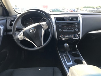 2015 Nissan Altima 2.5 S  NISSAN QUALITY !  FULL SIZE COMFORT ! - Photo 11 - Honolulu, HI 96818