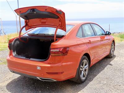 2019 Volkswagen Jetta 1.4T R-Line  BEYOND AMAZING! LUXURY LOW MILES ! RARE FIND ! - Photo 9 - Honolulu, HI 96818