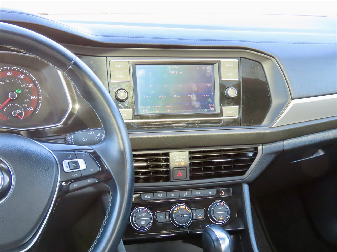 2019 Volkswagen Jetta 1.4T R-Line BEYOND AMAZING! LUXURY LOW MILES ! RARE FIND ! - Photo 17 - Honolulu, HI 96818