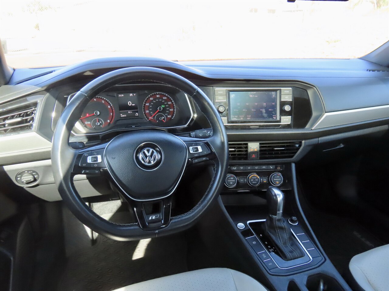 2019 Volkswagen Jetta 1.4T R-Line BEYOND AMAZING! LUXURY LOW MILES ! RARE FIND ! - Photo 16 - Honolulu, HI 96818
