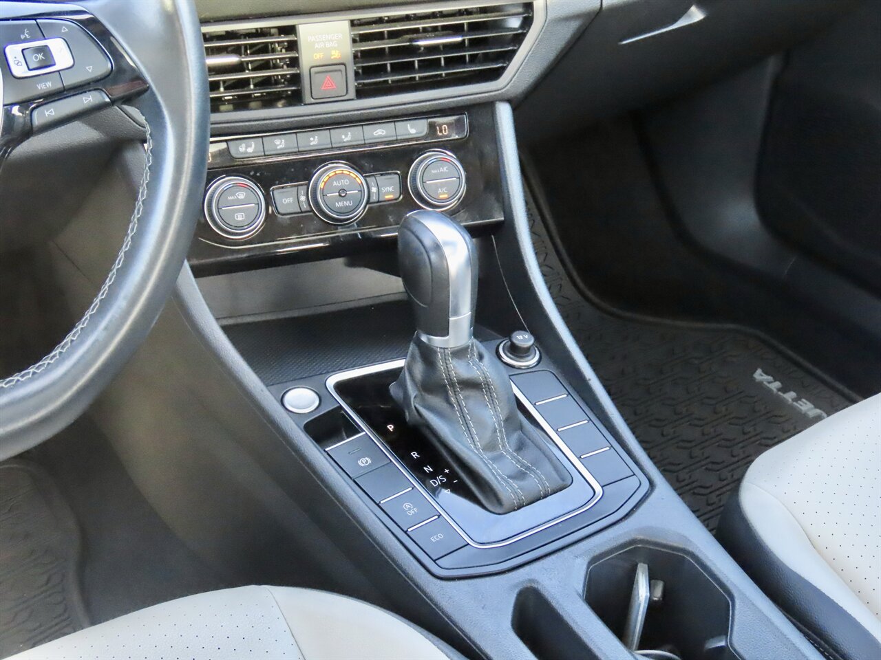2019 Volkswagen Jetta 1.4T R-Line BEYOND AMAZING! LUXURY LOW MILES ! RARE FIND ! - Photo 18 - Honolulu, HI 96818