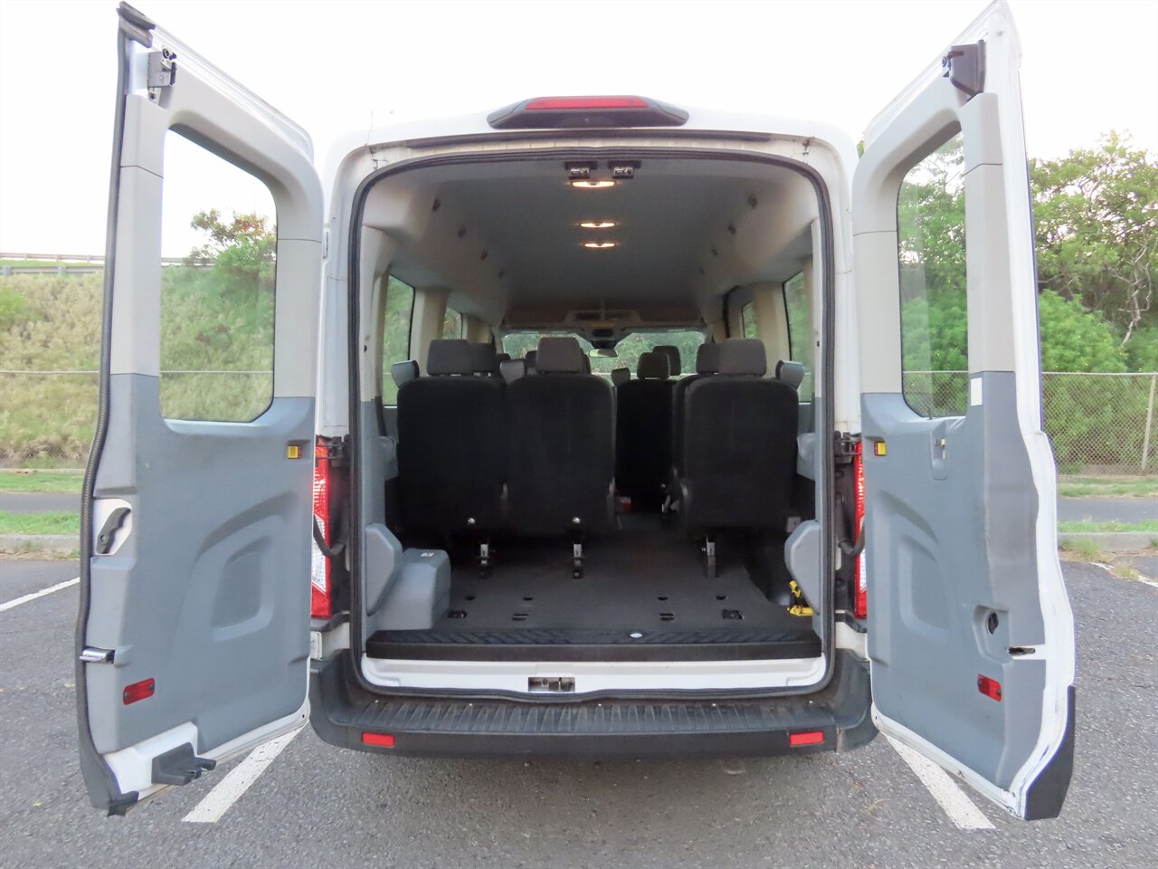 2019 Ford Transit Passenger 350 XLT VERY VERY WELL MAINTAINED ! - Photo 7 - Honolulu, HI 96818