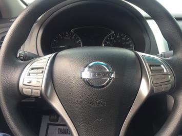 2015 Nissan Altima 2.5 NISSAN QUALITY !  FULL SIZE COMFORT ! - Photo 18 - Honolulu, HI 96818