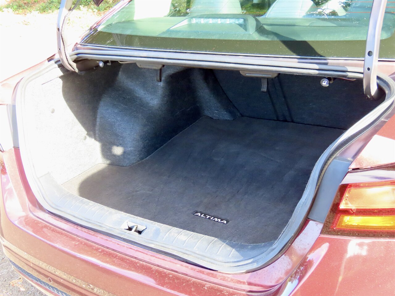 2024 Nissan Altima 2.5 SV - Photo 10 - Honolulu, HI 96818