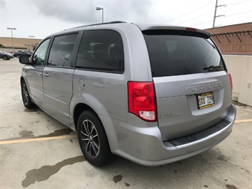 2016 Dodge Grand Caravan R/T  7 PASSENGER  AFFORDABLE. LOW MILES! - Photo 2 - Honolulu, HI 96818