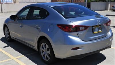 2015 Mazda Mazda3 i SV  STYLE & BEAUTY  GAS SAVER! - Photo 3 - Honolulu, HI 96818