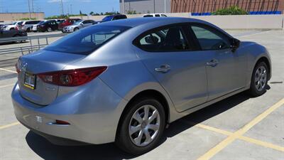 2015 Mazda Mazda3 i SV  STYLE & BEAUTY  GAS SAVER! - Photo 8 - Honolulu, HI 96818