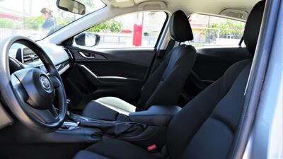 2015 Mazda Mazda3 i SV  STYLE & BEAUTY  GAS SAVER! - Photo 11 - Honolulu, HI 96818