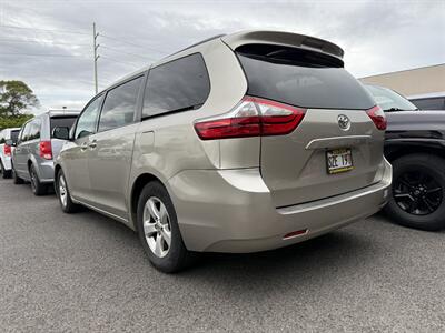 2017 Toyota Sienna LE 7-Passenger Auto Access Seat  RELIABLE & COMFORTABLE !  TOYOTA QUALITY ! - Photo 2 - Honolulu, HI 96818