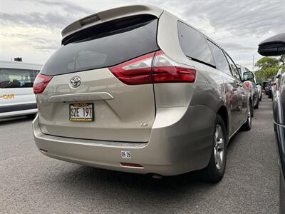 2017 Toyota Sienna LE 7-Passenger Auto Access Seat  RELIABLE & COMFORTABLE !  TOYOTA QUALITY ! - Photo 3 - Honolulu, HI 96818