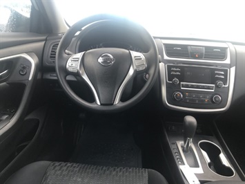 2016 Nissan Altima 2.5  FULL Size Comfort ! - Photo 10 - Honolulu, HI 96818