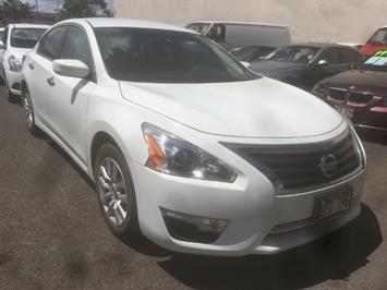 2015 Nissan Altima 2.5 S  NISSAN QUALITY !  FULL SIZE COMFORT ! - Photo 2 - Honolulu, HI 96818