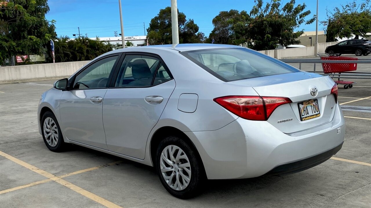 2017 Toyota Corolla LE photo 4