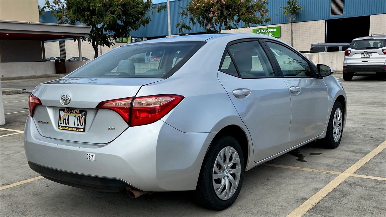 2017 Toyota Corolla LE photo 6