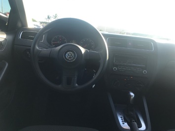 2014 Volkswagen Jetta S  VERY VERY AFFORDABLE !  GERMAN PRECISION DESIGNED ! - Photo 9 - Honolulu, HI 96818