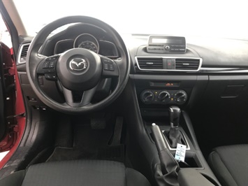 2014 Mazda Mazda3 i Sport  STYLE & RELIABLE & AFFORDABLE! - Photo 10 - Honolulu, HI 96818