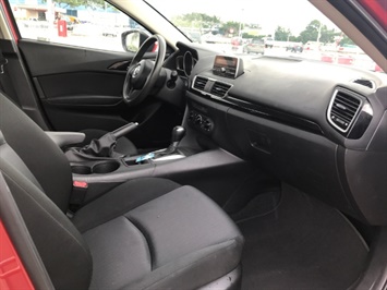 2014 Mazda Mazda3 i Sport  STYLE & RELIABLE & AFFORDABLE! - Photo 6 - Honolulu, HI 96818