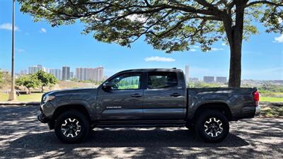 2018 Toyota Tacoma SR5   - Photo 2 - Honolulu, HI 96818