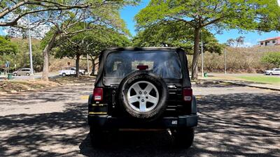 2015 Jeep Wrangler Freedom Edition  4X4! BEYOND ADVENTURE !  CONVERTIBLE IN HAWAII ! - Photo 4 - Honolulu, HI 96818