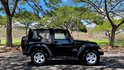 2015 Jeep Wrangler Freedom Edition  4X4! BEYOND ADVENTURE !  CONVERTIBLE IN HAWAII ! - Photo 6 - Honolulu, HI 96818