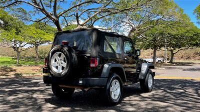 2015 Jeep Wrangler Freedom Edition  4X4! BEYOND ADVENTURE !  CONVERTIBLE IN HAWAII ! - Photo 5 - Honolulu, HI 96818