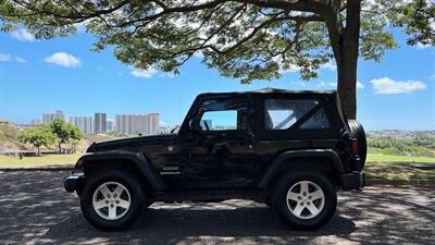 2015 Jeep Wrangler Freedom Edition  4X4! BEYOND ADVENTURE !  CONVERTIBLE IN HAWAII ! - Photo 2 - Honolulu, HI 96818