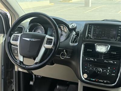 2015 Chrysler Town & Country Touring  7 PASSENGER COMFORT & STYLE! - Photo 16 - Honolulu, HI 96818
