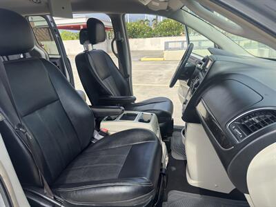 2015 Chrysler Town & Country Touring  7 PASSENGER COMFORT & STYLE! - Photo 11 - Honolulu, HI 96818