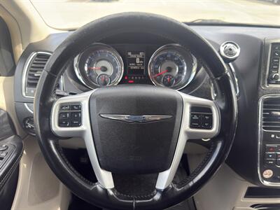 2015 Chrysler Town & Country Touring  7 PASSENGER COMFORT & STYLE! - Photo 17 - Honolulu, HI 96818