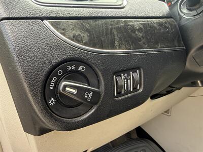 2015 Chrysler Town & Country Touring  7 PASSENGER COMFORT & STYLE! - Photo 25 - Honolulu, HI 96818