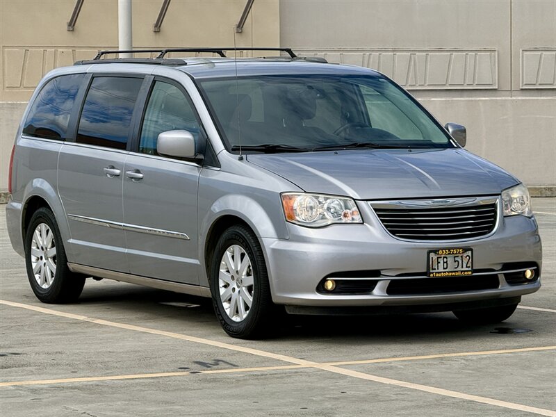 2015 Chrysler Town & Country Touring  7 PASSENGER COMFORT & STYLE!